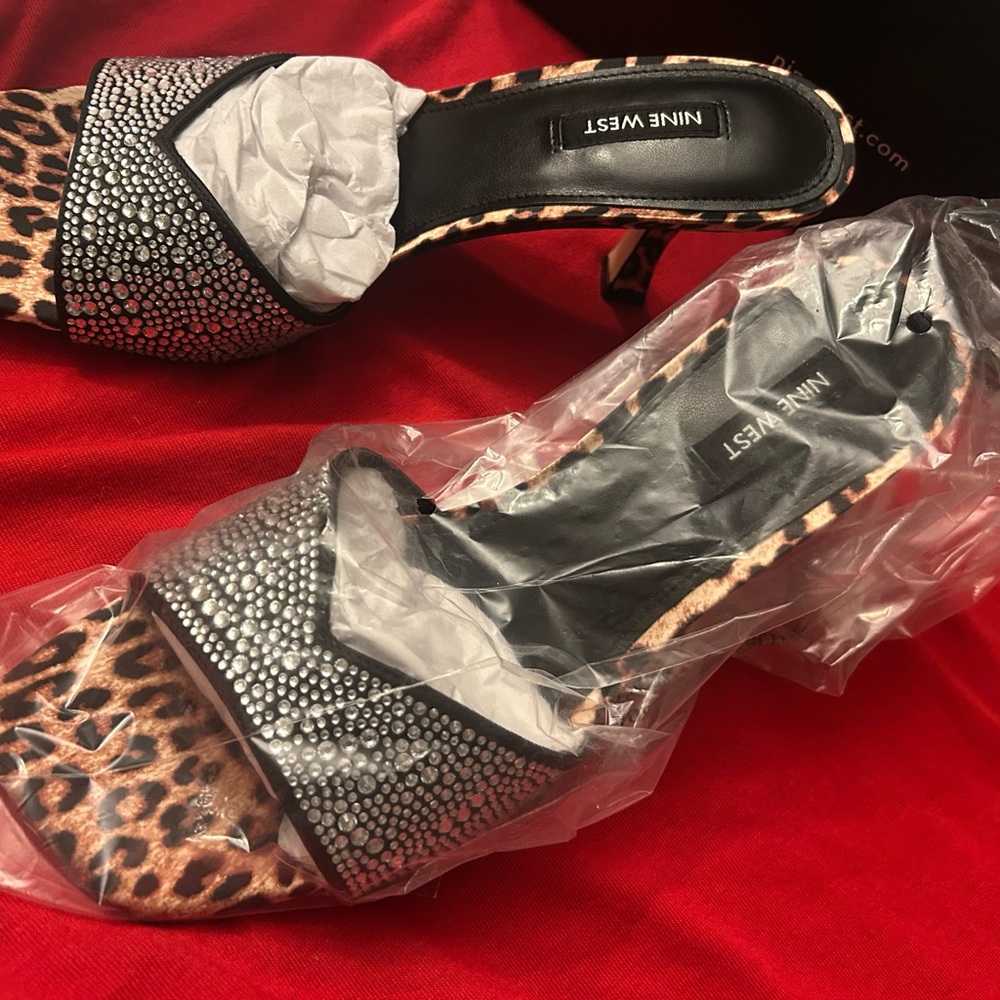 Nine West Black and Leopard Print Heels- CUTE AND SASSY